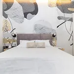 Apartman & Kolovare 2, Zára