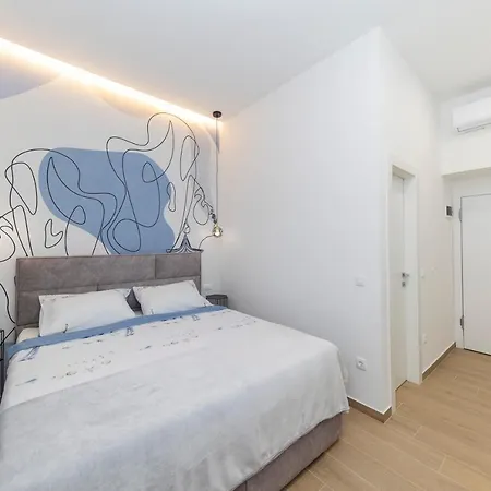 Apartmán & Kolovare 2, *